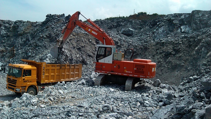 電動(dòng)挖掘機.jpg